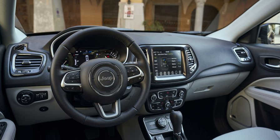 Renegade und Compass mit Plug-in-Hybrid starten