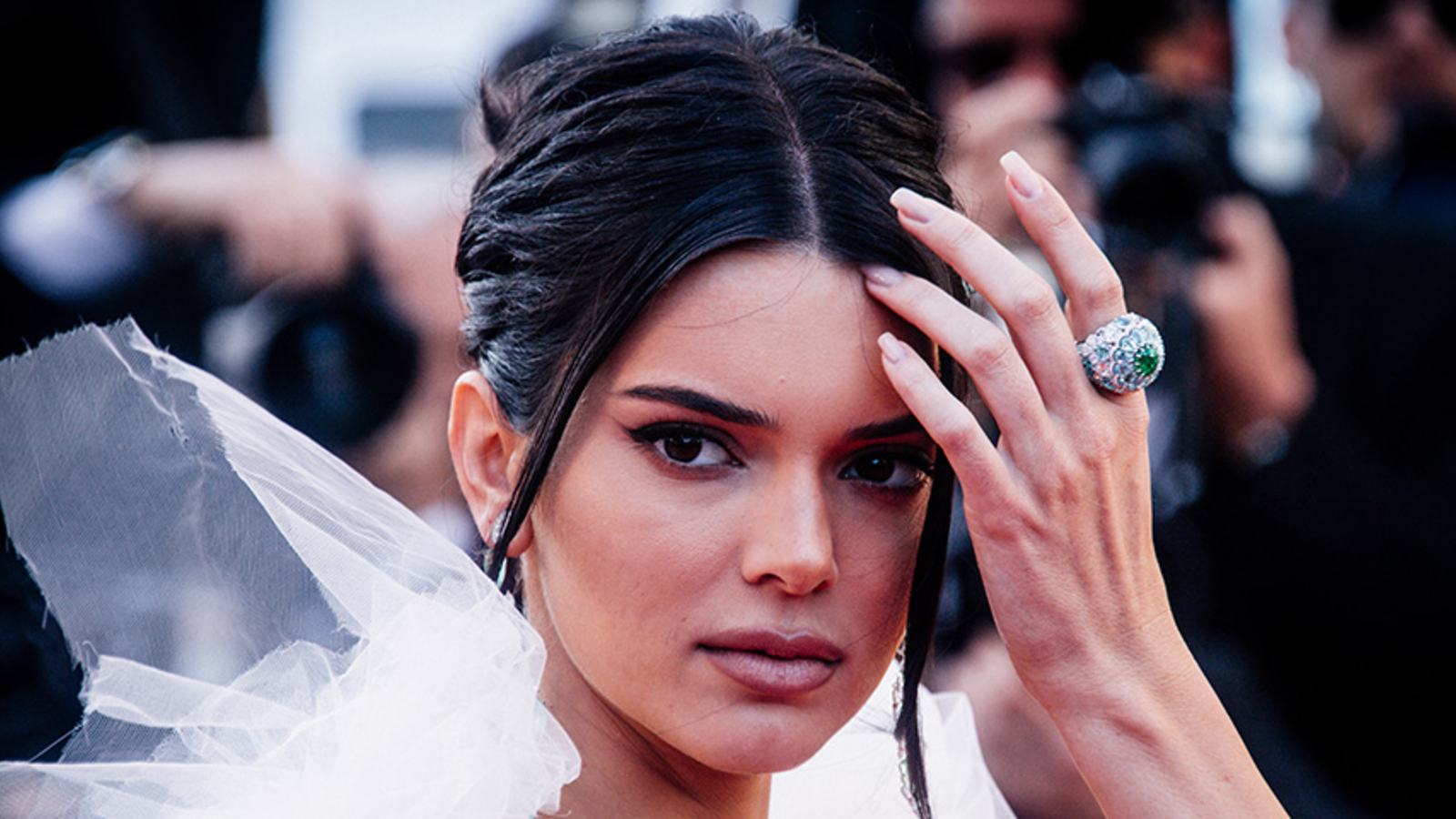 Kendall Jenner Zieht F R I D Blank Stars