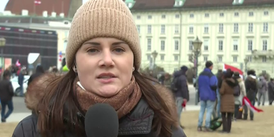 julia corona demo Heldenplatz .png