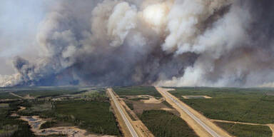 Waldbrände: 8.000 Arbeiter verlassen Ölregion
