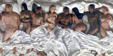 Kanye im Bett mit Kim, Taylor und Trump
