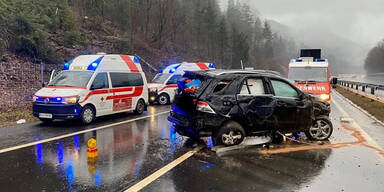 Massen-Unfall: Acht Autos crashen auf Autobahn