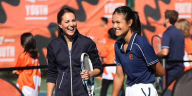 US-Open-Siegerin Emma Raducanu spielte Tennis mit Herzogin Kate