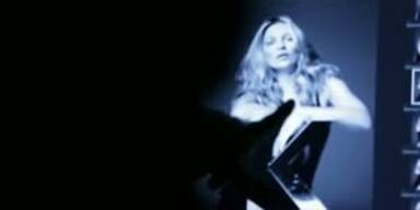 Kate Moss wirbt für und mit "Luxushaar"