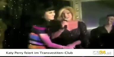 Katy Perry küsst Transvestiten