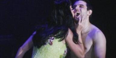 Katy Perry küsst Fan bei Rock in Rio
