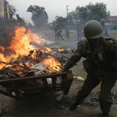 Unruhen nach Wahlsieg Kibakis