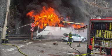 Hallstatt: Bus brennt – Fahrer ist Held