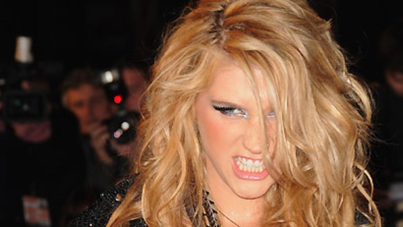 Kesha stellt sich SchamhaarFrage stars24