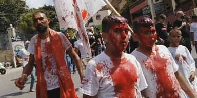 Ashura: Gläubige Muslime feiern blutiges Fest