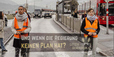Klima-Kleber legen Verkehr in Wien und Innsbruck lahm