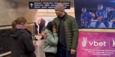 Klitschko tröstet verzweifelte Kiewer in U-Bahnstation