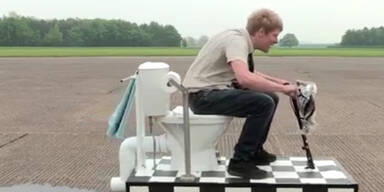 Brite baut sich motorisierte Toilette