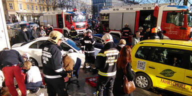 Horror-Crash am Karlsplatz: Verletzte