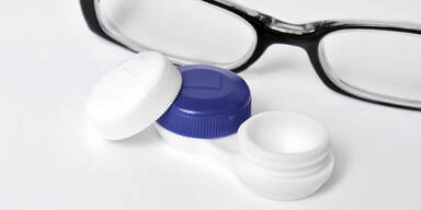 Gefährliche Keime im Kontaktlinsen-Behälter