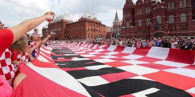 Irre: Kroaten-Fans stürmen Moskau