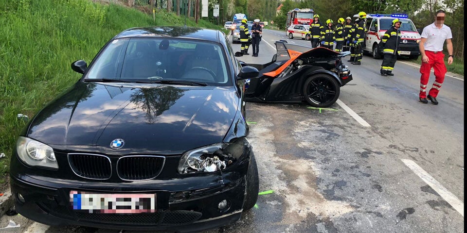 Horror-Crash mit KTM-Sportwagen