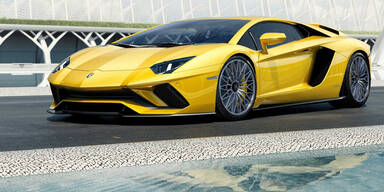 Lamborghini schärft den Aventador nach