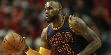 LeBron James hält Cavs im Titelrennen