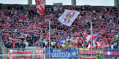 RB Leipzig-Fans singen gegen Kommerz