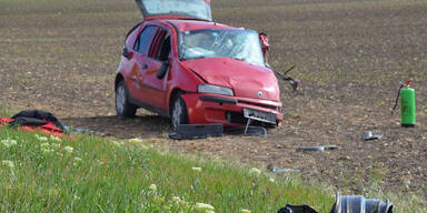 Auto crasht in Sattelschlepper: Pkw-Lenker tot