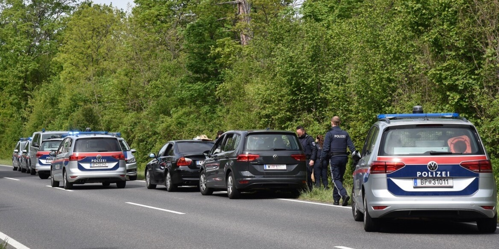 BMW-Teenies nach Verfolgungsjagd gestellt - oe24.at