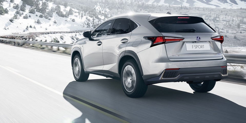 Aufgefrischter Lexus NX 300h startet