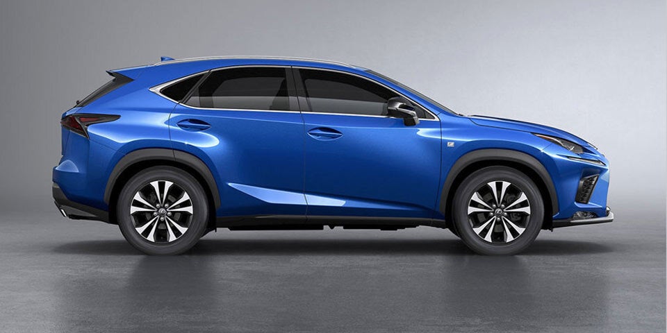 Aufgefrischter Lexus NX 300h startet