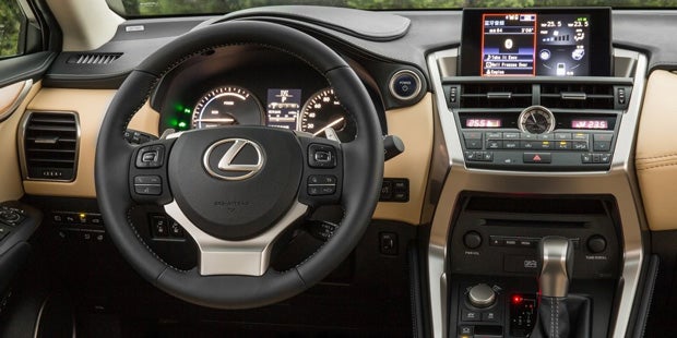So fährt der Lexus NX ohne Hybrid-Antrieb