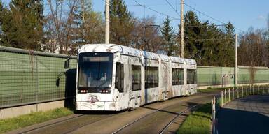 2 Straßenbahnen krachten zusammen: 10 Verletzte!