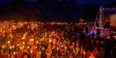 Hunderte bei Lichtermeer für David Lama