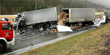 Zwei Tote bei Lkw-Frontalcrash