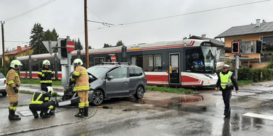 Auto-Lenker (31) crasht mit Lokalbahn