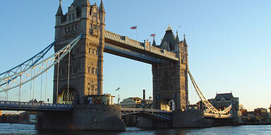 london_towerbridge_sxc