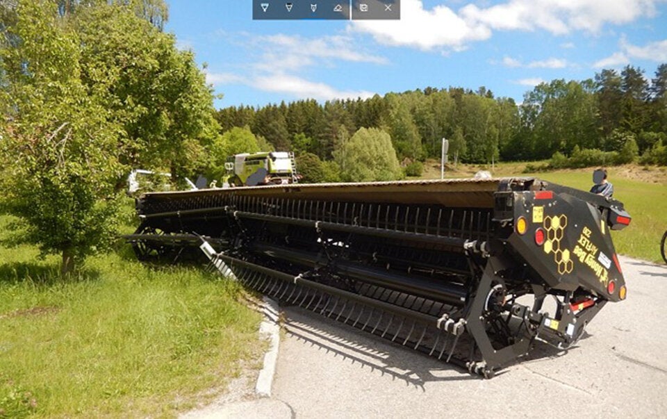 Biker krachte im Waldviertel gegen Mähdrescher-Anhänger