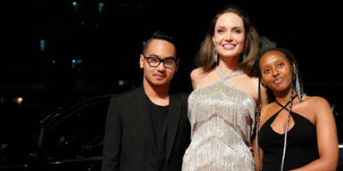 Angelina Jolie mit ihren Kindern Maddox und Zahara bei der "Maleficent"-Premiere