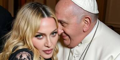 Fotomontage: Madonna mit Papst Franziskus