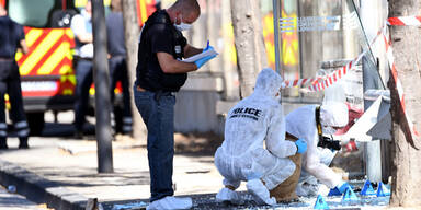 Auto rast in Bushaltestellen in Marseille: Eine Tote