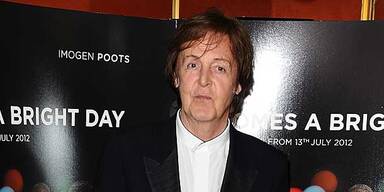 Paul McCartney singt "Hey Jude"