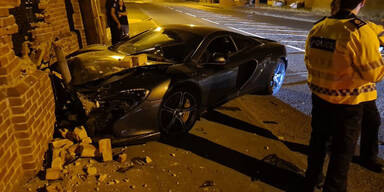 Polizei verspottet McLaren-Fahrer nach Crash