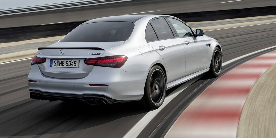 BMW frischt den M5 auf, Mercedes den AMG E 63