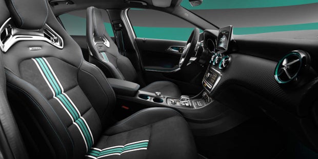 Mercedes A 45 AMG im Formel-1-Look