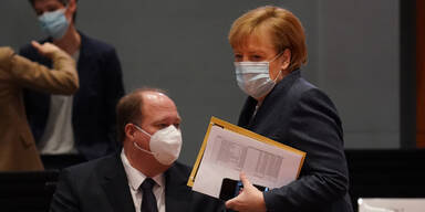 Merkel zeigt die geheime Impf-Liste