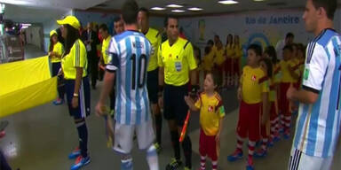 Lionel Messi ignoriert kleines Kind