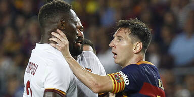 Messi rastet aus: Würgegriff und Kopfstoß 
