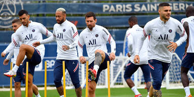 Lionel Messi (Paris Saint-Germain) und seine Teamkollegen beim Training