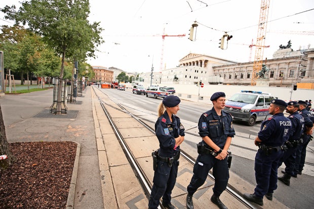Flüchtling klettert auf Parlament