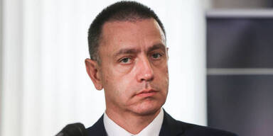 Jetzt tritt Rumänischer Verteidigunsminister vor Kabinettsumbildung zurück
