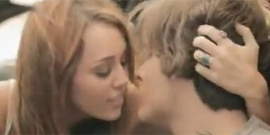 Miley schmust sich durch Musik-Video