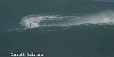 Rekord: Surfer reitet auf 30 Meter hoher Welle